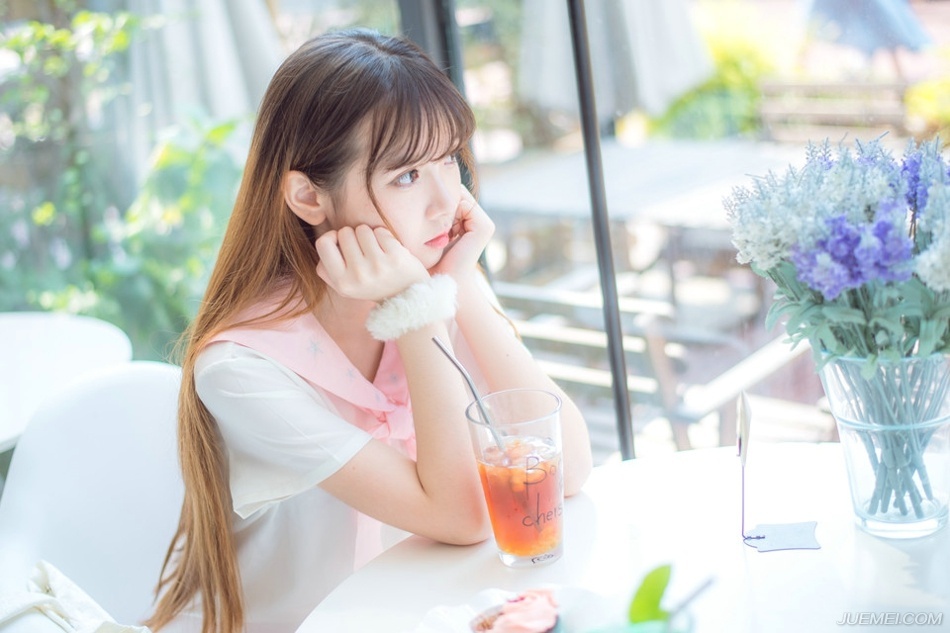 娜娜问我，那你朋友有对你说些什么吗？我说，我只看望过他一次，时间特别短，他问了问我的情况，说，你快回去吧，这都录着呐，估计这次是够呛了。死倒是没有什么可怕的，怕的就是知道自己怎么死。你可要一定要死于意外啊，这样才不害怕。你知道什么最可怕，就是害怕。娜娜睁大了眼睛，说，有这么说自己朋友的吗？我说，你要习惯他，他这是真心祝福你。——韩寒《我想和这个世界谈谈》